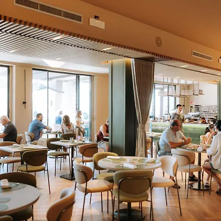 Готель Moevenpick 4*