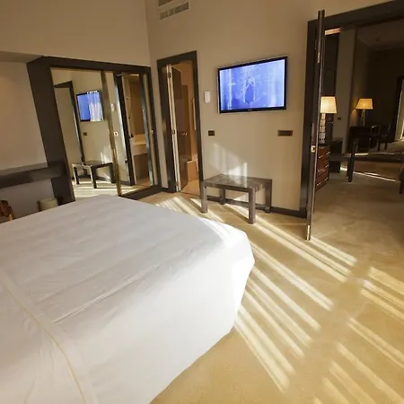 Palace 4* Барі